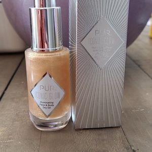 Illuminating face and body dry oil